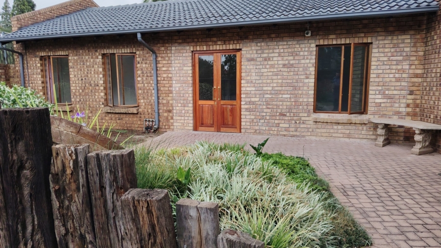 To Let 7 Bedroom Property for Rent in Eldoraigne Gauteng
