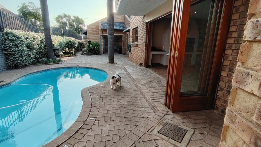 To Let 7 Bedroom Property for Rent in Eldoraigne Gauteng