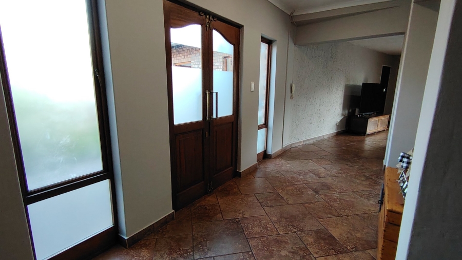 To Let 7 Bedroom Property for Rent in Eldoraigne Gauteng