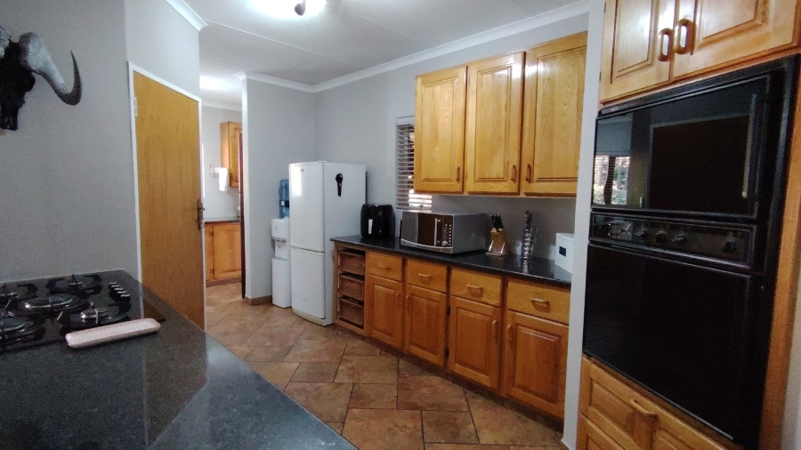 To Let 7 Bedroom Property for Rent in Eldoraigne Gauteng