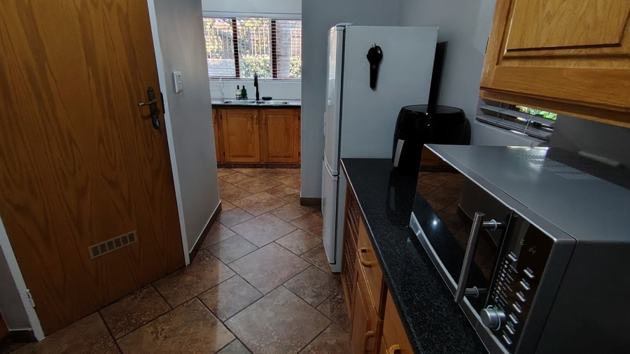 To Let 7 Bedroom Property for Rent in Eldoraigne Gauteng
