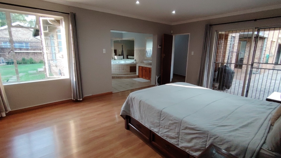 To Let 7 Bedroom Property for Rent in Eldoraigne Gauteng