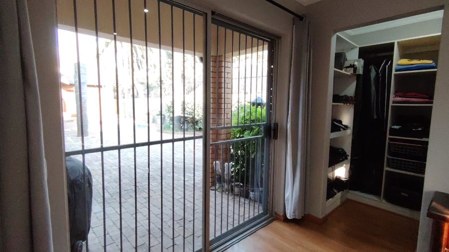 To Let 7 Bedroom Property for Rent in Eldoraigne Gauteng