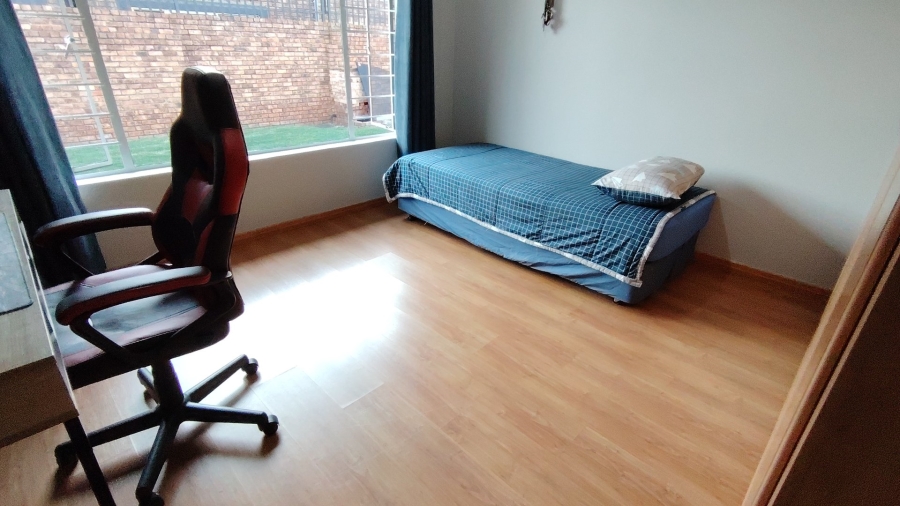 To Let 7 Bedroom Property for Rent in Eldoraigne Gauteng