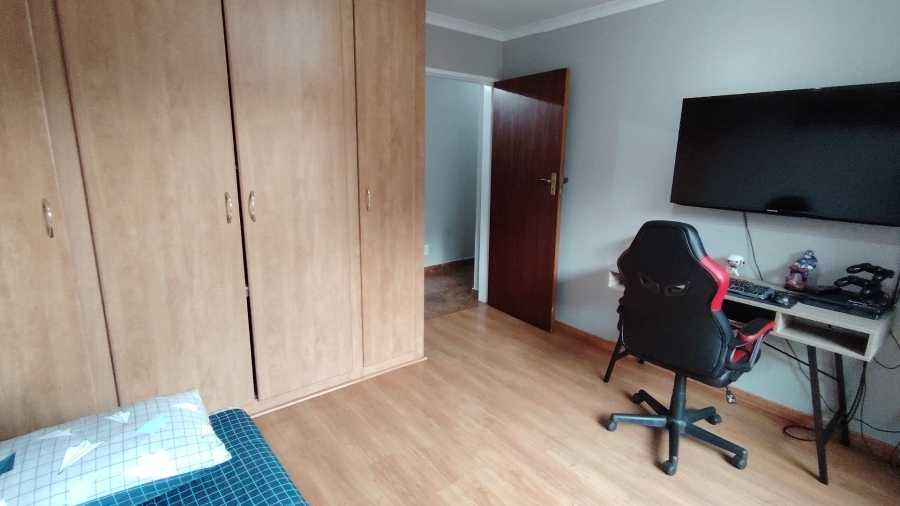 To Let 7 Bedroom Property for Rent in Eldoraigne Gauteng