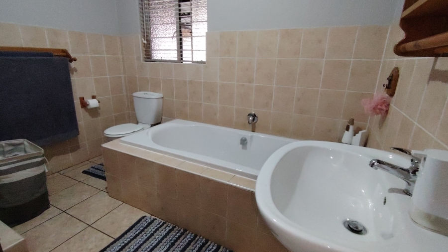 To Let 7 Bedroom Property for Rent in Eldoraigne Gauteng