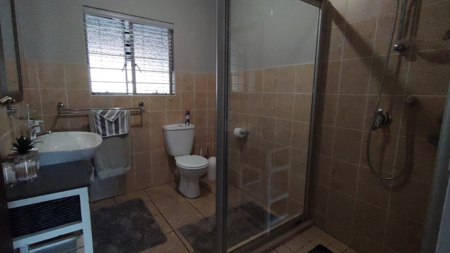 To Let 7 Bedroom Property for Rent in Eldoraigne Gauteng