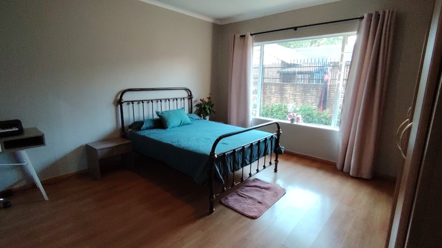 To Let 7 Bedroom Property for Rent in Eldoraigne Gauteng