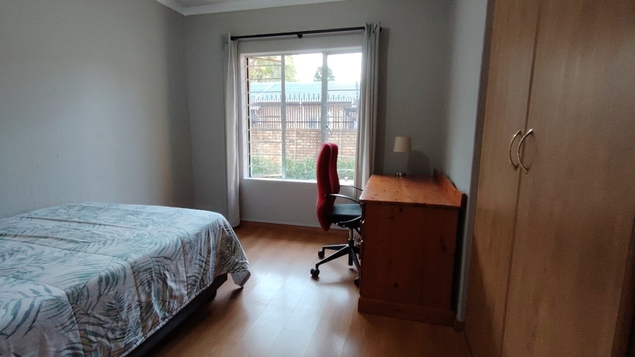 To Let 7 Bedroom Property for Rent in Eldoraigne Gauteng