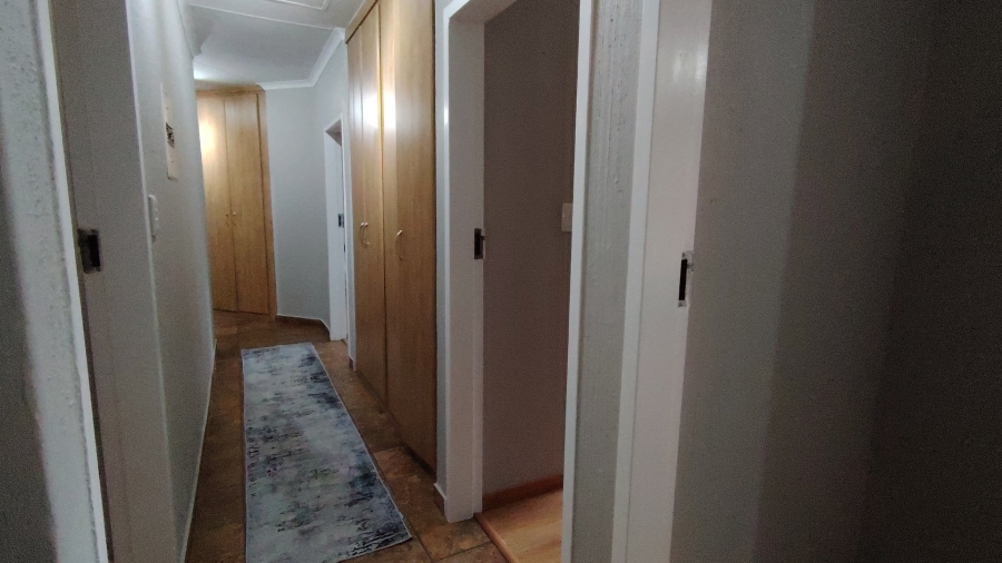 To Let 7 Bedroom Property for Rent in Eldoraigne Gauteng