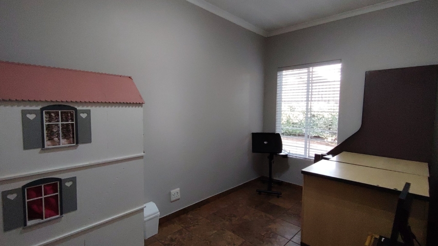 To Let 7 Bedroom Property for Rent in Eldoraigne Gauteng