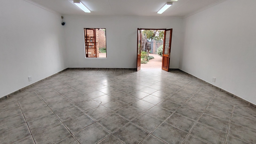 To Let 7 Bedroom Property for Rent in Eldoraigne Gauteng