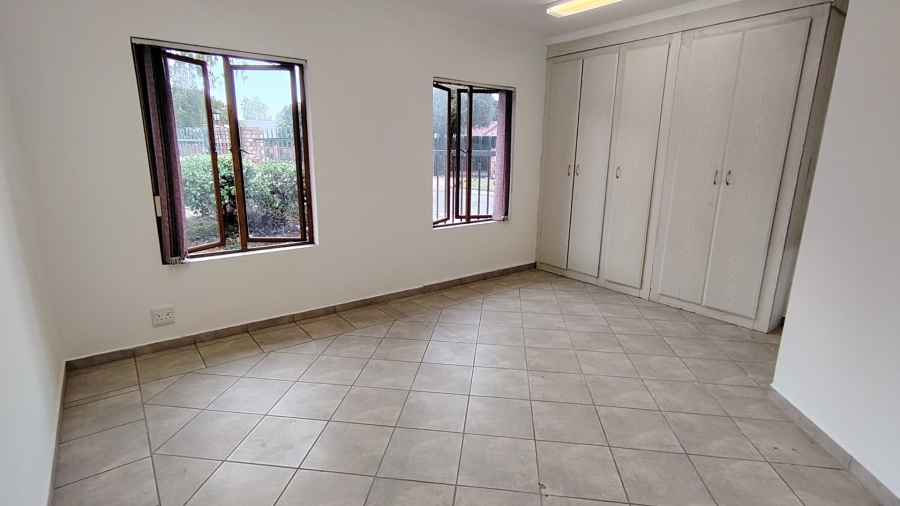 To Let 7 Bedroom Property for Rent in Eldoraigne Gauteng