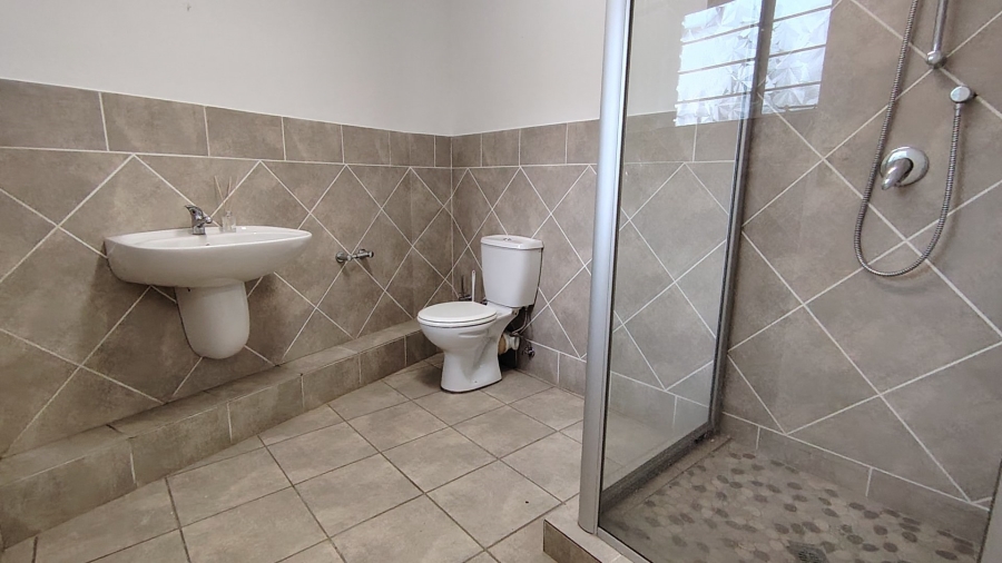 To Let 7 Bedroom Property for Rent in Eldoraigne Gauteng
