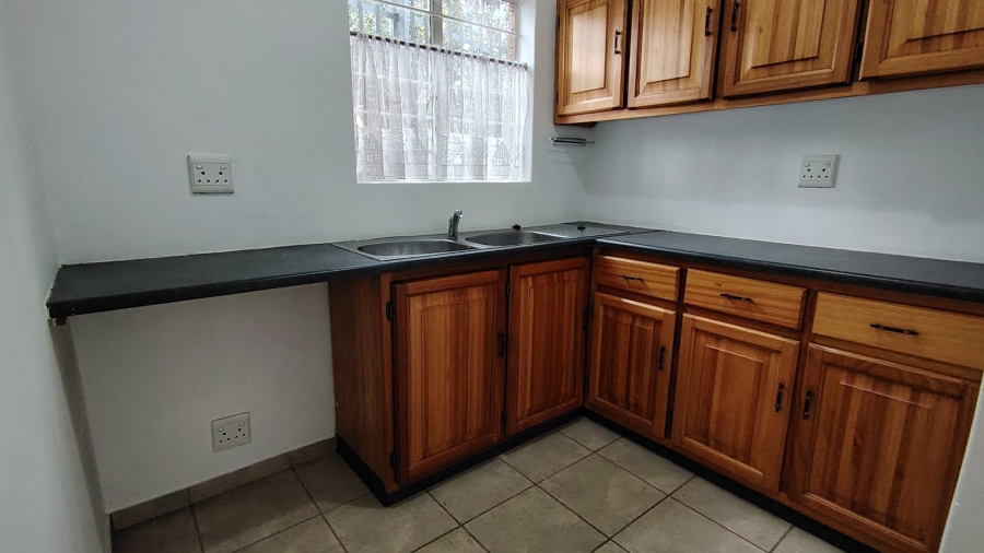 To Let 7 Bedroom Property for Rent in Eldoraigne Gauteng
