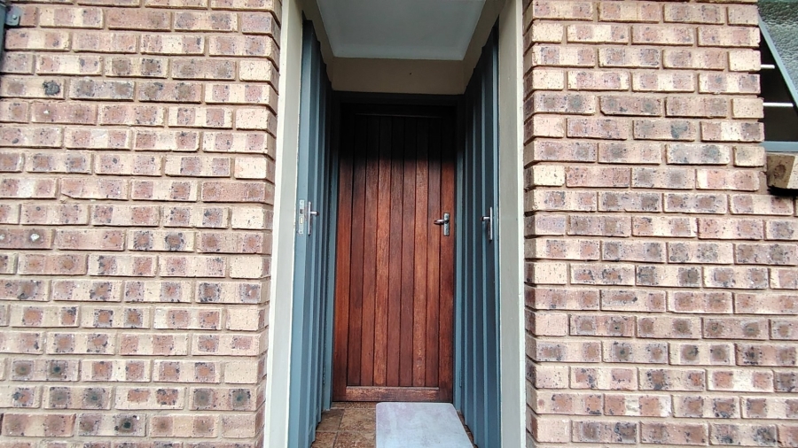 To Let 7 Bedroom Property for Rent in Eldoraigne Gauteng