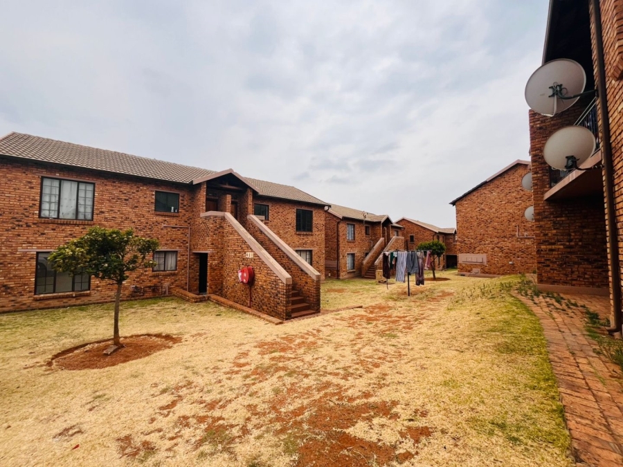 2 Bedroom Property for Sale in Chloorkop Gauteng
