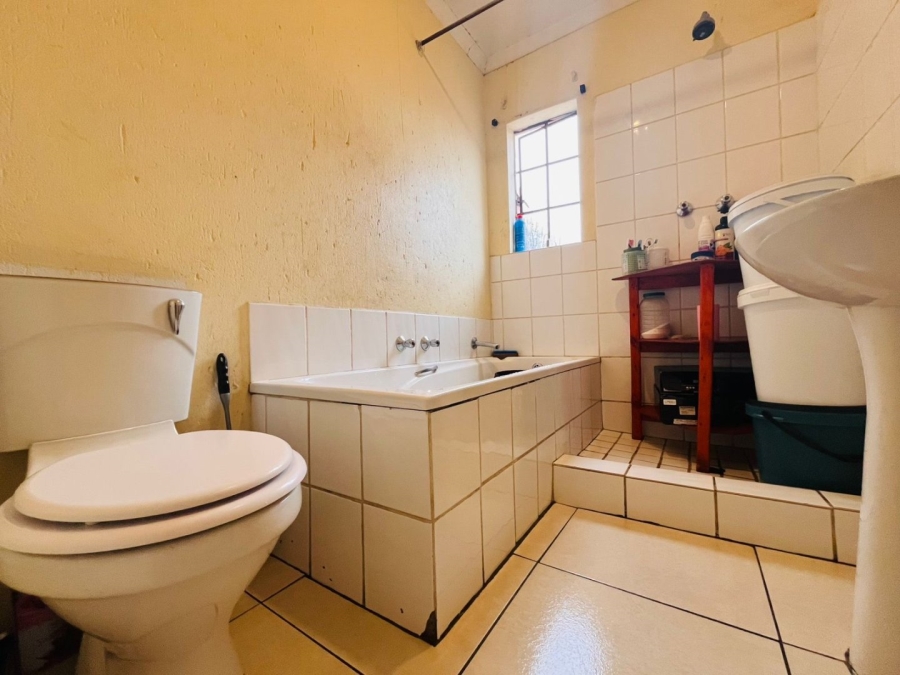 2 Bedroom Property for Sale in Chloorkop Gauteng