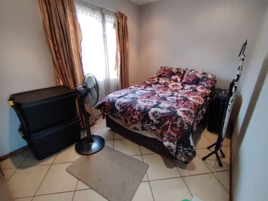  Bedroom Property for Sale in Monavoni Gauteng
