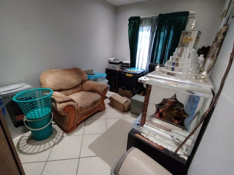  Bedroom Property for Sale in Monavoni Gauteng