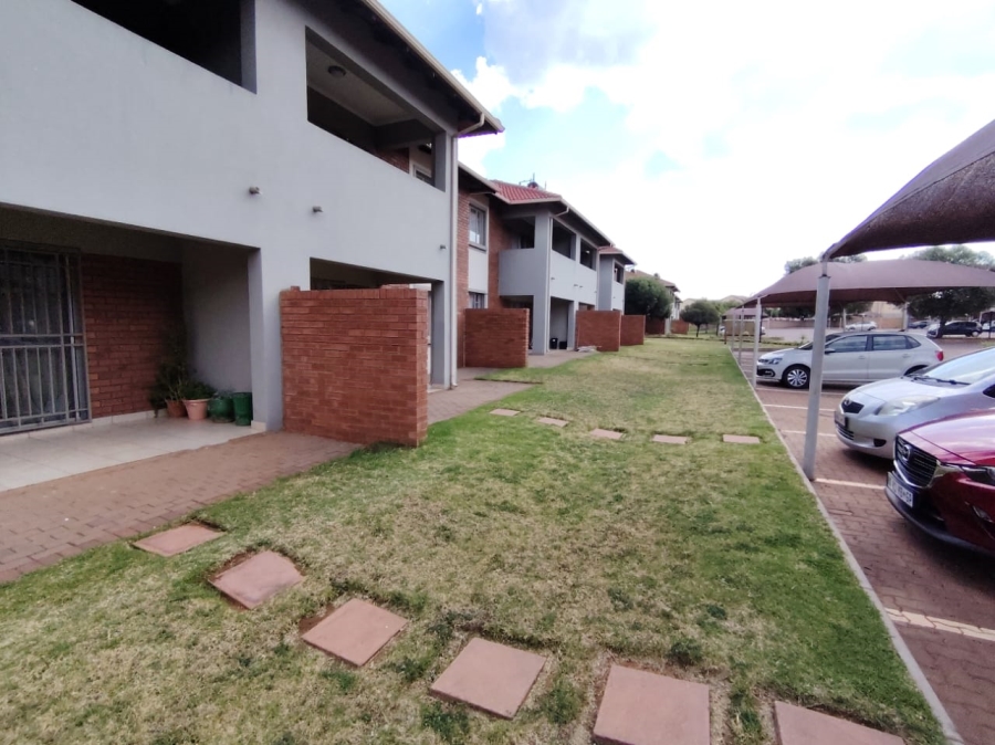  Bedroom Property for Sale in Monavoni Gauteng
