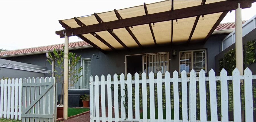 2 Bedroom Property for Sale in Greenstone Hill Gauteng