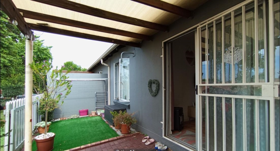 2 Bedroom Property for Sale in Greenstone Hill Gauteng