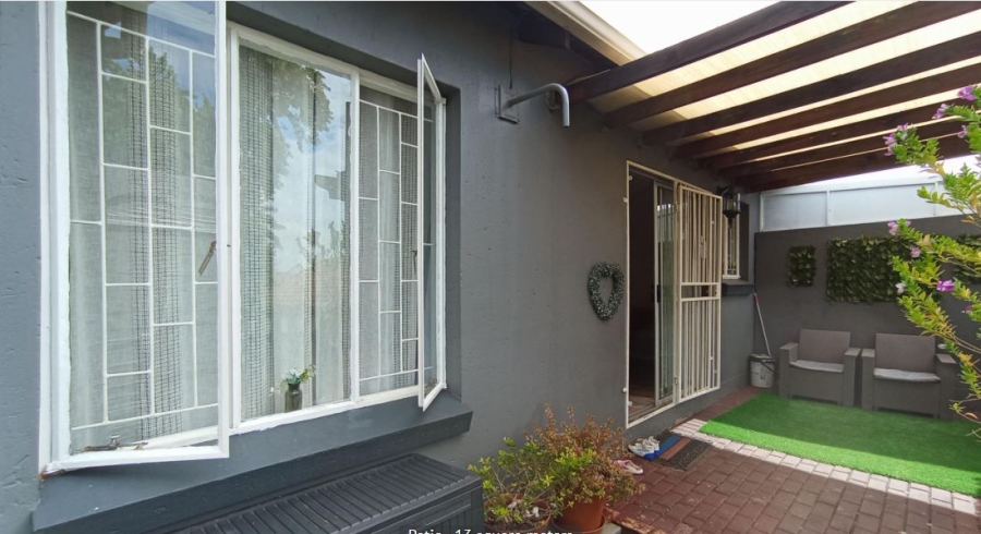 2 Bedroom Property for Sale in Greenstone Hill Gauteng