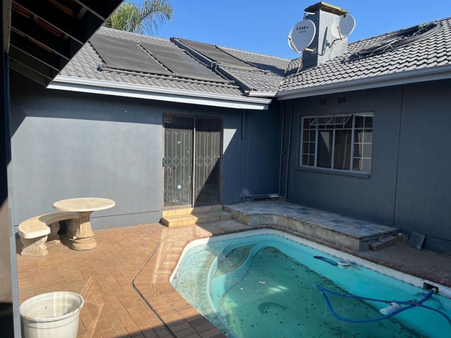 5 Bedroom Property for Sale in Vanderbijlpark SW 1 Gauteng