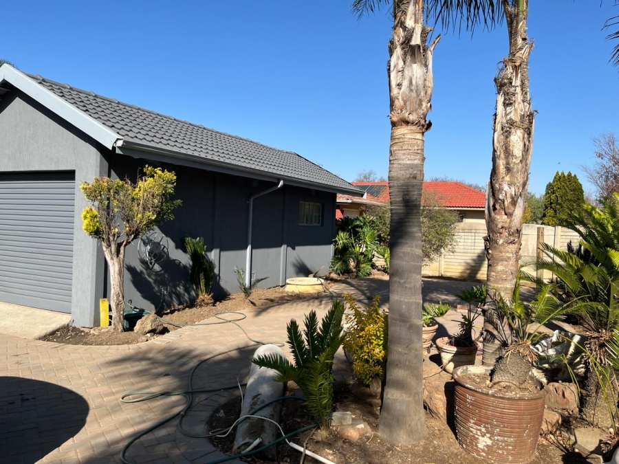 5 Bedroom Property for Sale in Vanderbijlpark SW 1 Gauteng
