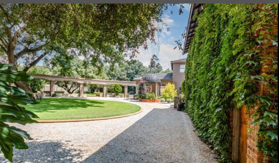 5 Bedroom Property for Sale in Benoni Small Farms Gauteng