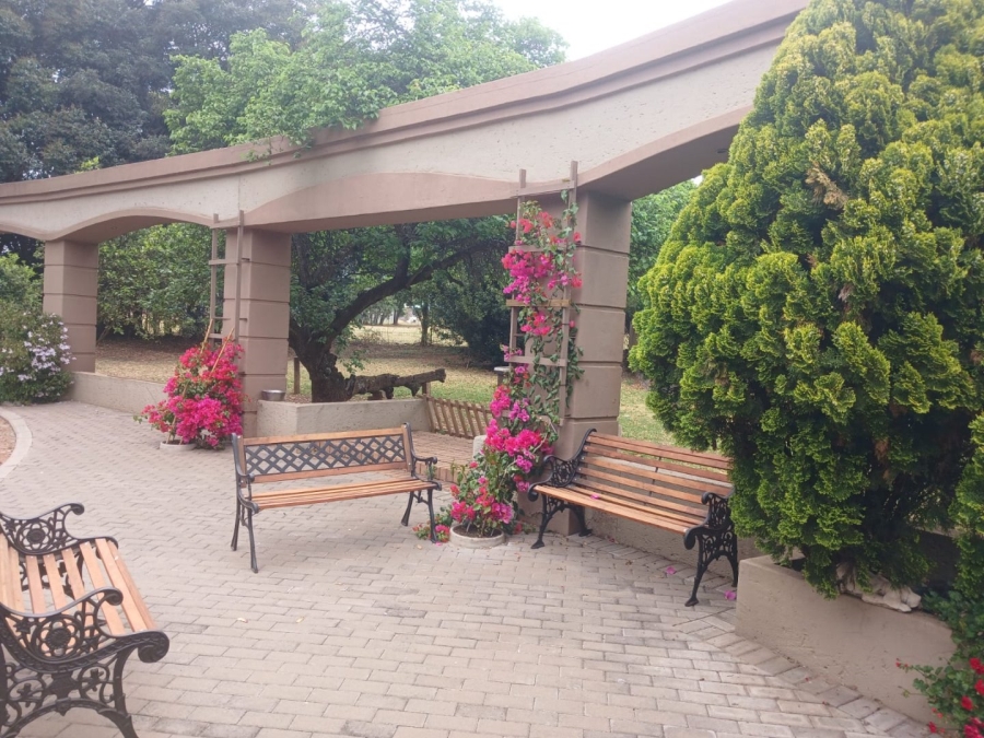 5 Bedroom Property for Sale in Benoni Small Farms Gauteng