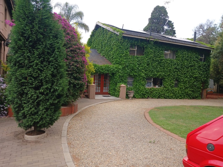 5 Bedroom Property for Sale in Benoni Small Farms Gauteng