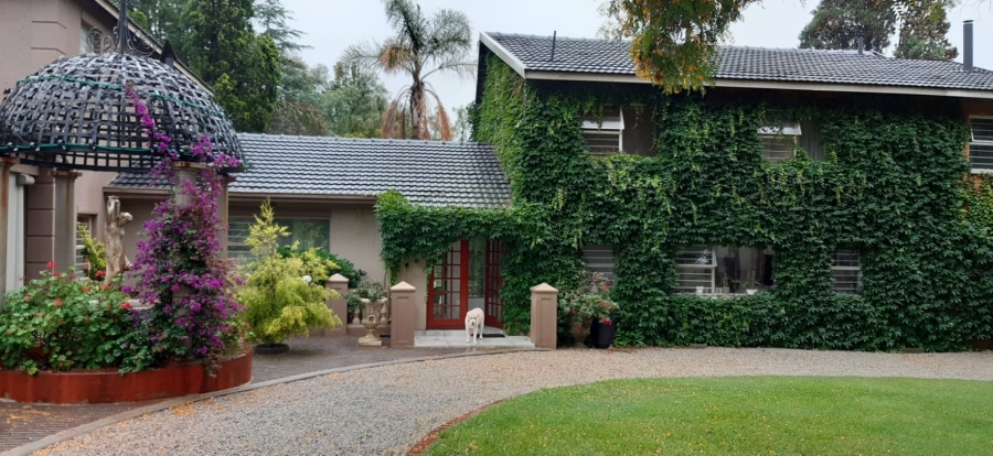 5 Bedroom Property for Sale in Benoni Small Farms Gauteng