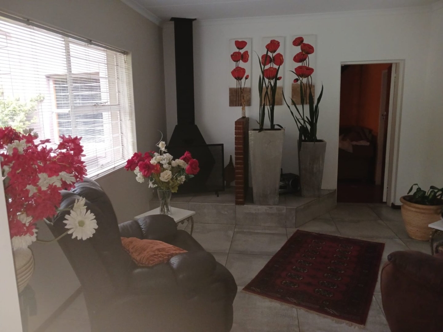 5 Bedroom Property for Sale in Benoni Small Farms Gauteng