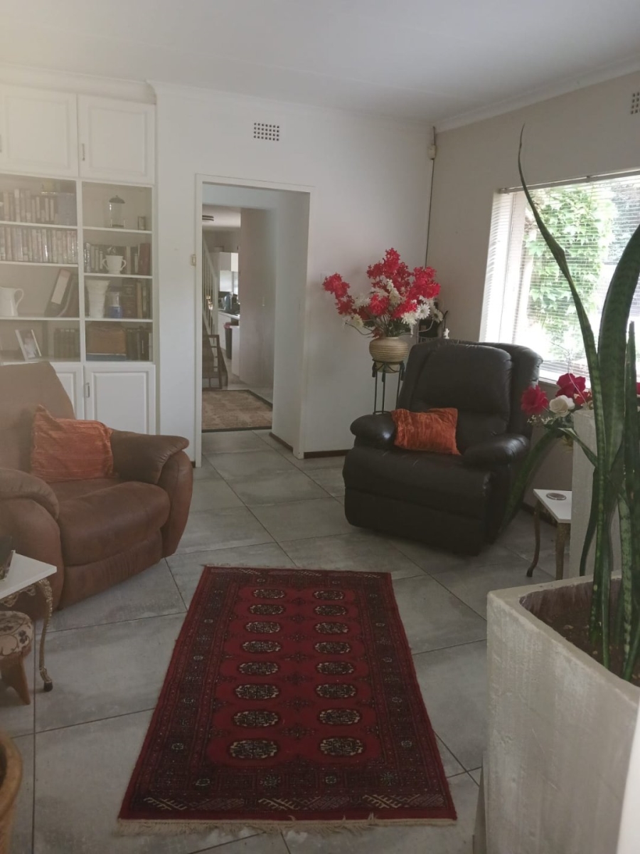 5 Bedroom Property for Sale in Benoni Small Farms Gauteng