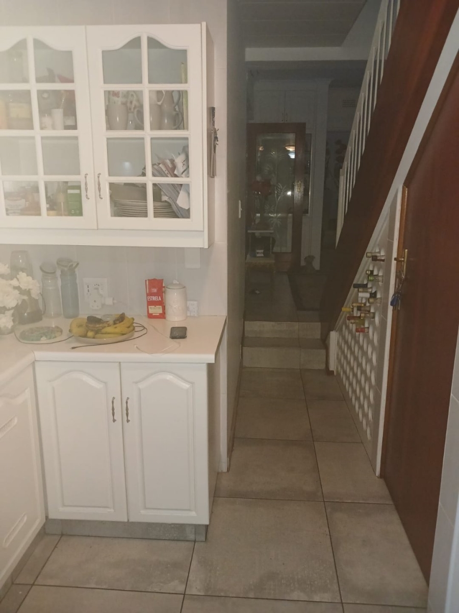 5 Bedroom Property for Sale in Benoni Small Farms Gauteng