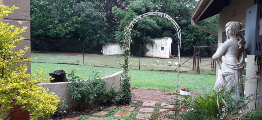 5 Bedroom Property for Sale in Benoni Small Farms Gauteng