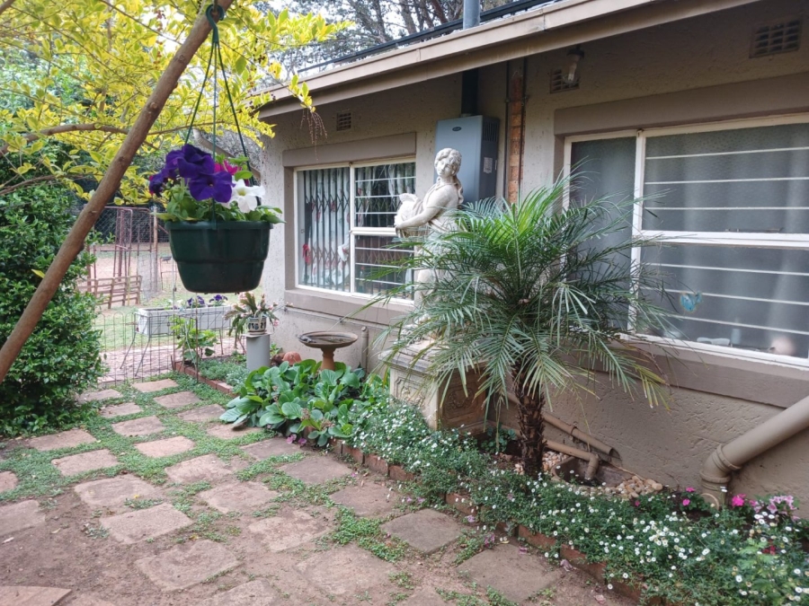 5 Bedroom Property for Sale in Benoni Small Farms Gauteng