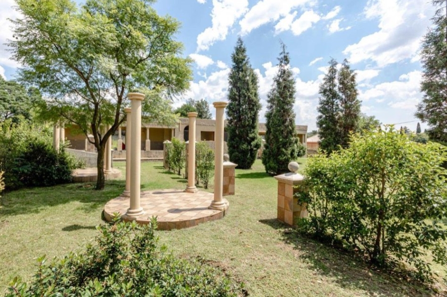 5 Bedroom Property for Sale in Benoni Small Farms Gauteng