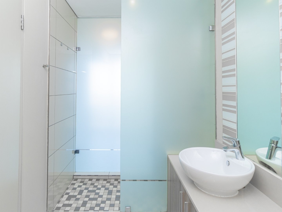To Let 2 Bedroom Property for Rent in Rosebank Gauteng