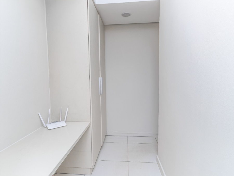 To Let 2 Bedroom Property for Rent in Rosebank Gauteng