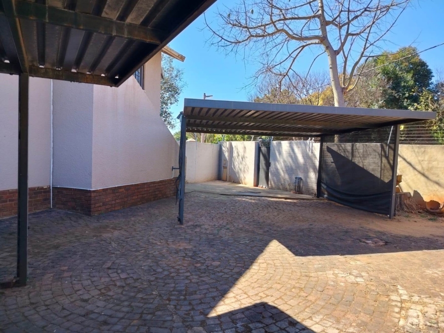 To Let 5 Bedroom Property for Rent in Fairland Gauteng