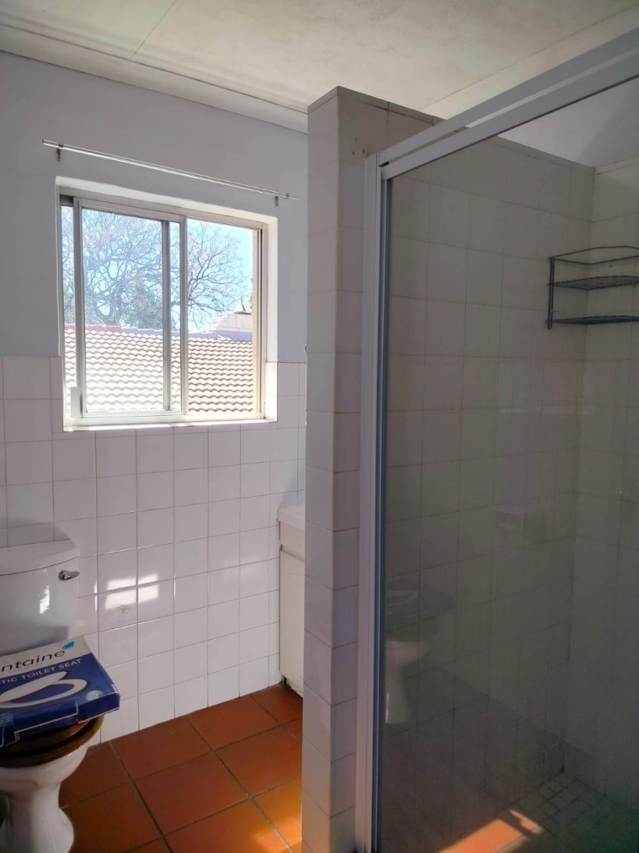 To Let 5 Bedroom Property for Rent in Fairland Gauteng