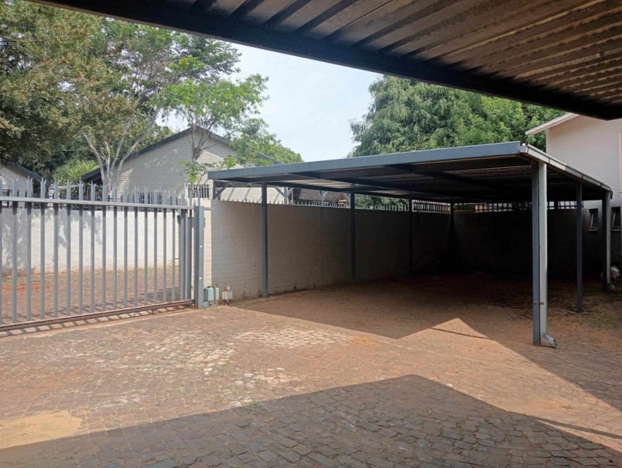 To Let 5 Bedroom Property for Rent in Fairland Gauteng