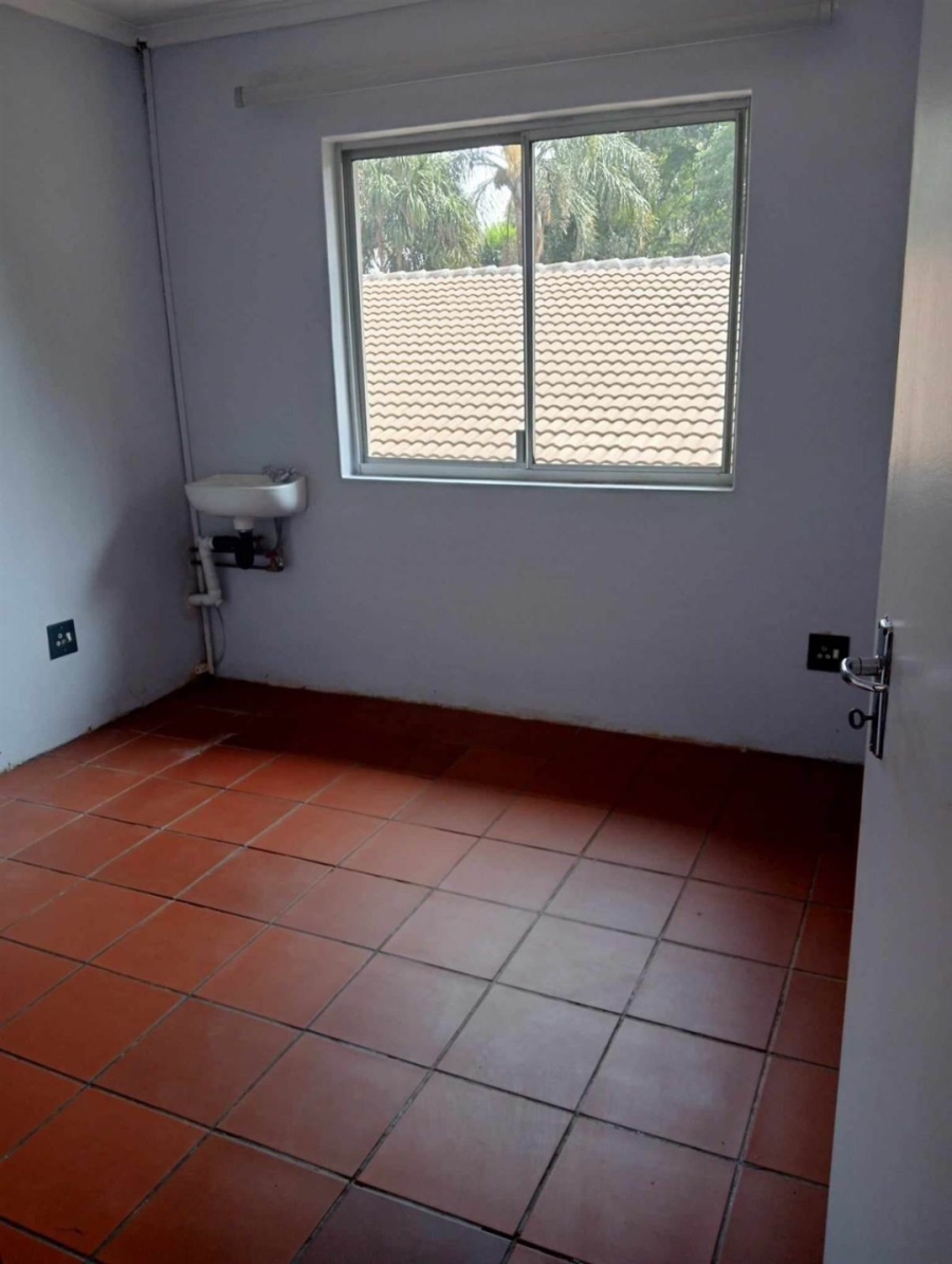 To Let 5 Bedroom Property for Rent in Fairland Gauteng
