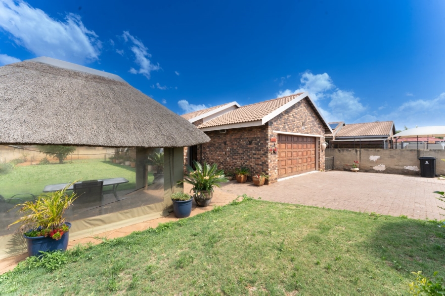 3 Bedroom Property for Sale in Kookrus Gauteng