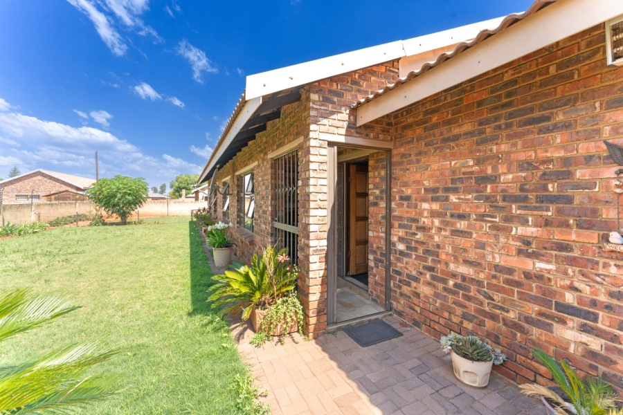 3 Bedroom Property for Sale in Kookrus Gauteng