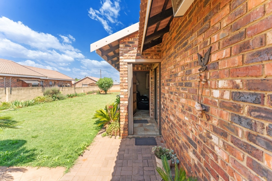 3 Bedroom Property for Sale in Kookrus Gauteng