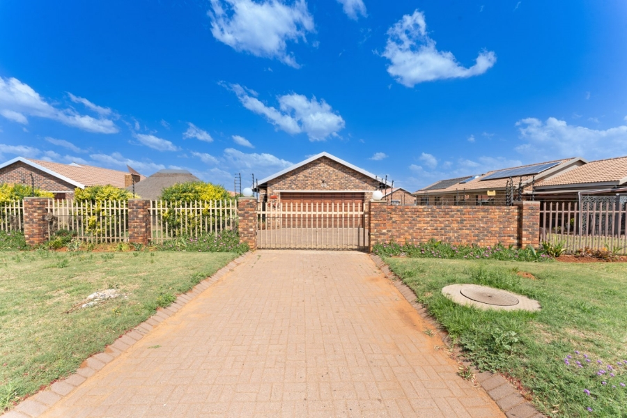 3 Bedroom Property for Sale in Kookrus Gauteng
